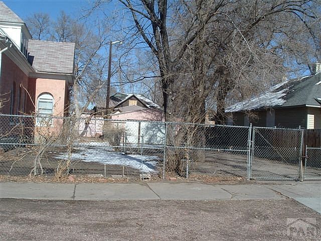 2nd image of 701 E 6th St