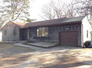 220 Poplar St, Central Islip, NY 11722