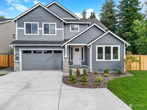 Photos are from a Vista previously built in the Community. They may display upgrades or standards that are no longer available. They demonstrate the floor plan and the quality materials that Rush Residentials uses when building their homes.>