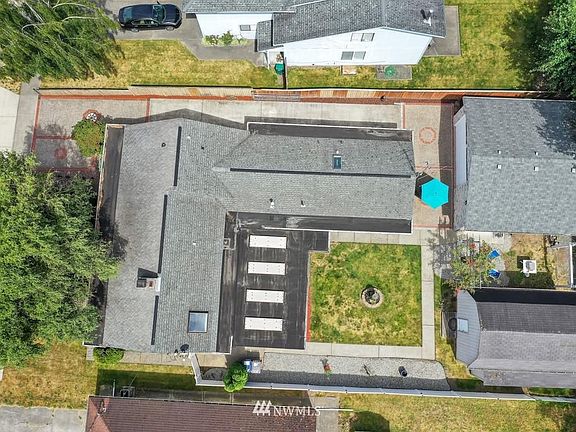 4th image of 210 K St NE