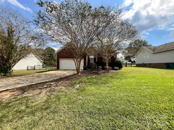 1146 Stallings Rd, Matthews, NC 28104