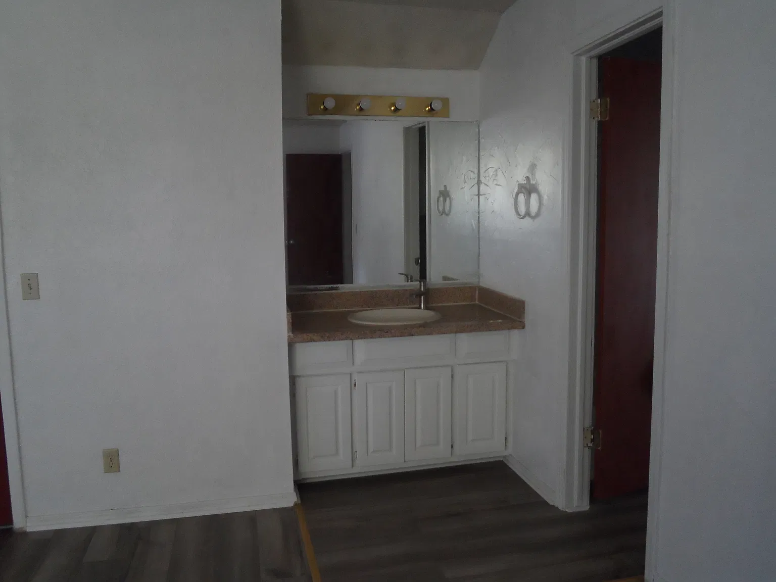 E 15th Ct, Tulsa — Photo 4