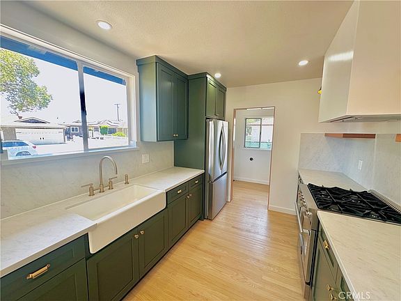 4th image of 12735 Fairford Ave #12735