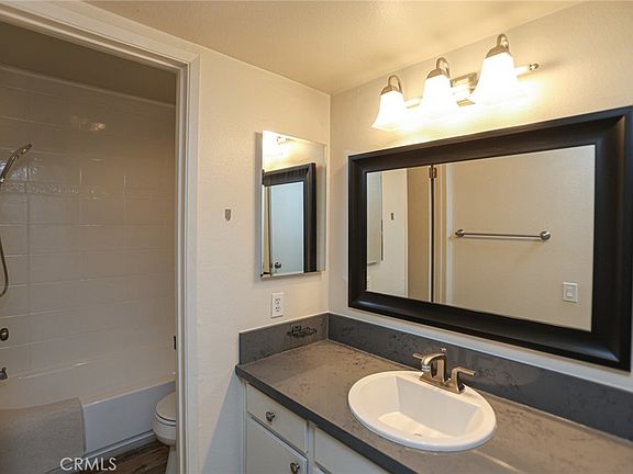 5th image of 2839 S Fairview St Unit F