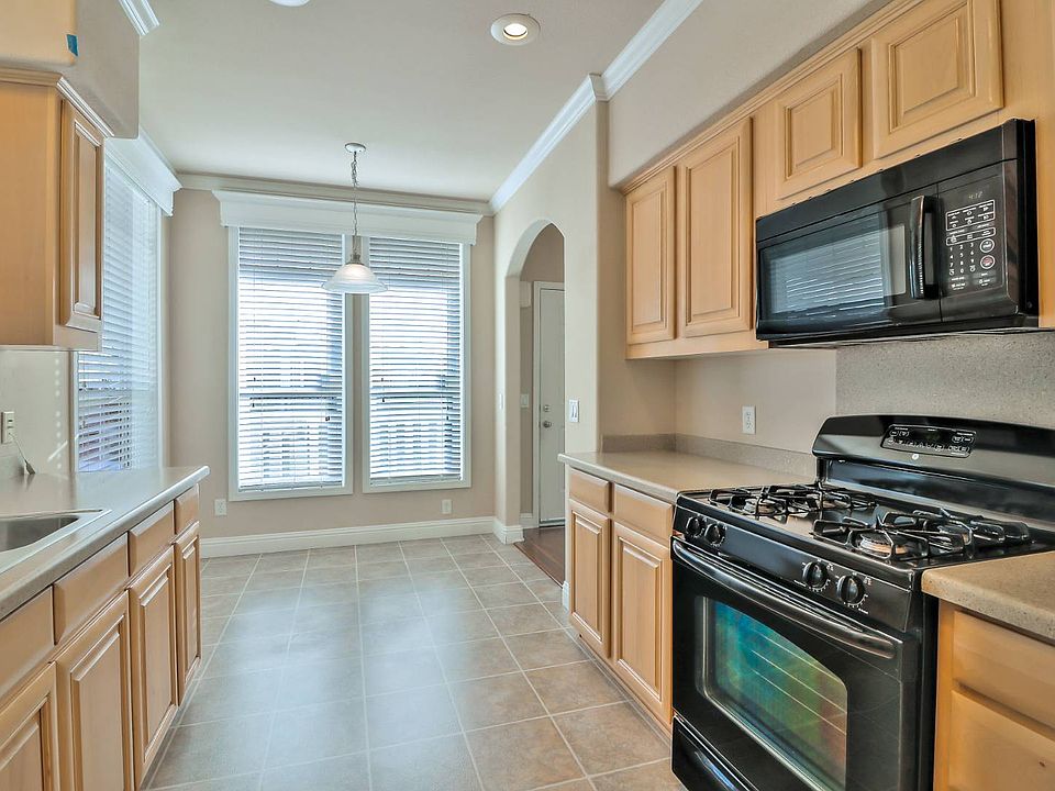 1st image of 433 Sylvan Ave Spc 61
