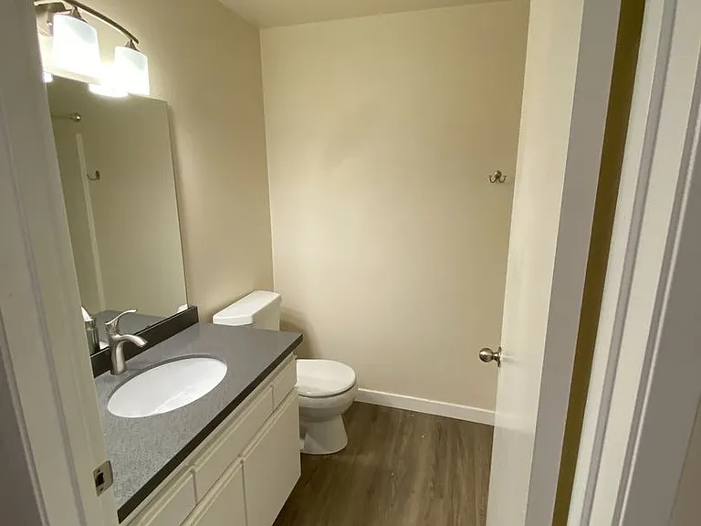 Daniels Apartments — Photo 33