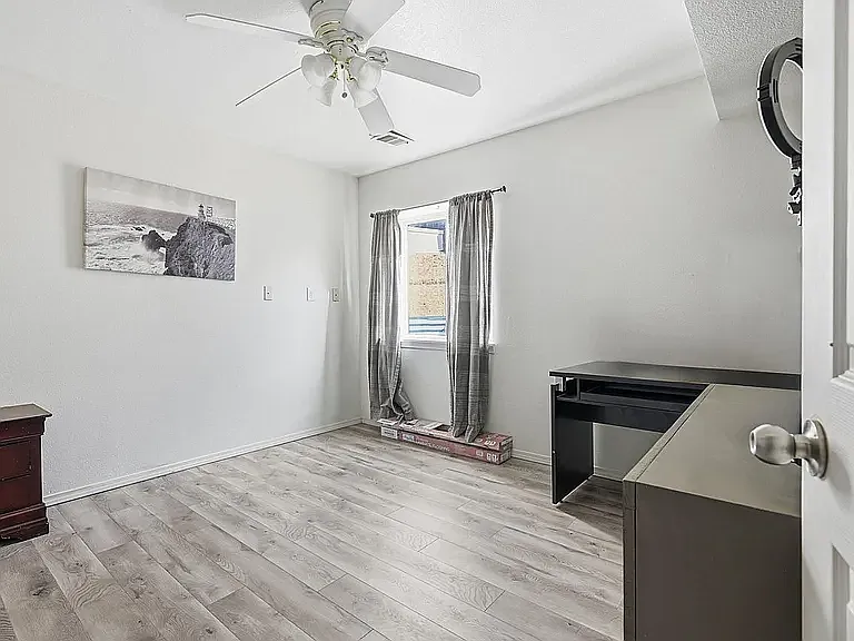 405 N 30th Ave — Photo 12