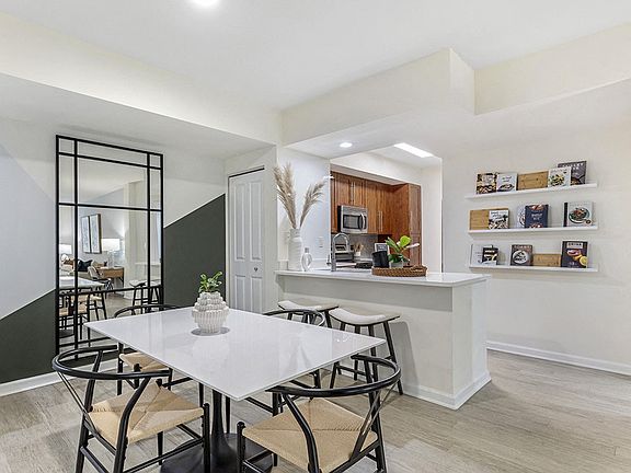 2nd image of 1020 NE 12th Ave #3-209