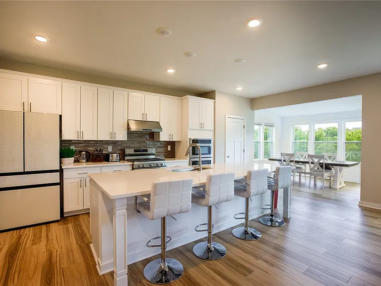 109 Mesa Dr — Photo 2