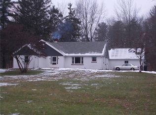 21 Long Meadow Cir, Pittsford, NY 14534