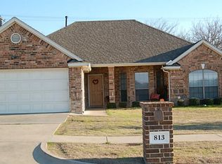 813 Oakmont Dr, Ennis, TX 75119
