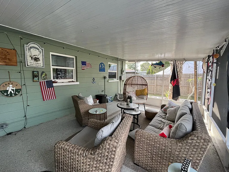310 Dorchester Dr — Photo 9