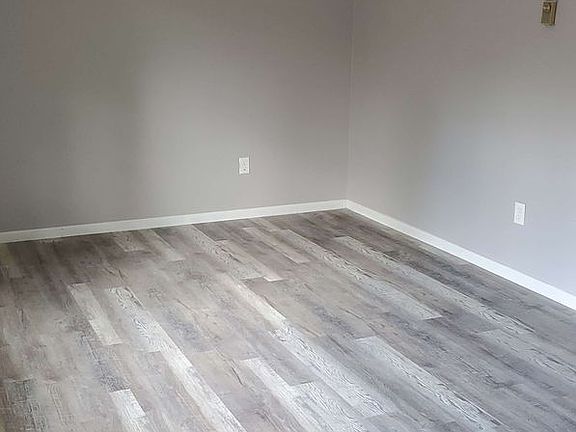 3rd image of 21 W Parkwood Dr APT B