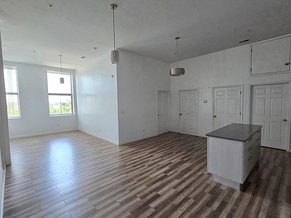 4th image of 795 Main Ave