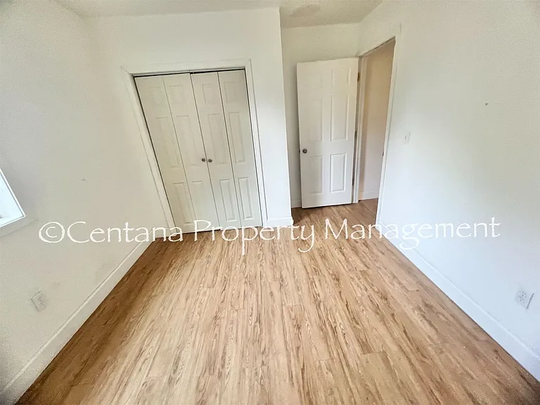 2205 Locust St — Photo 12