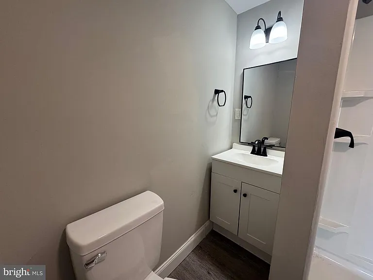 242 N Broadway #C — Photo 7