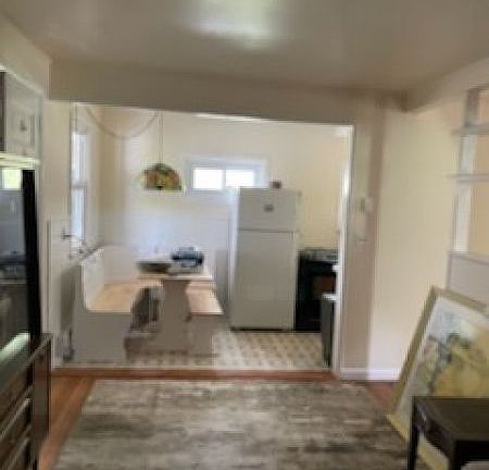 5th image of 1018 Lakeside Dr E