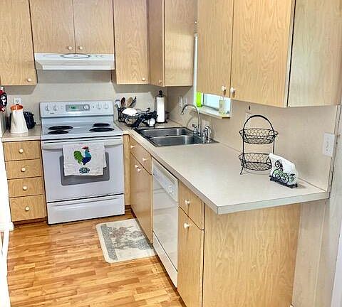 4th image of 505 N Ruby Ave