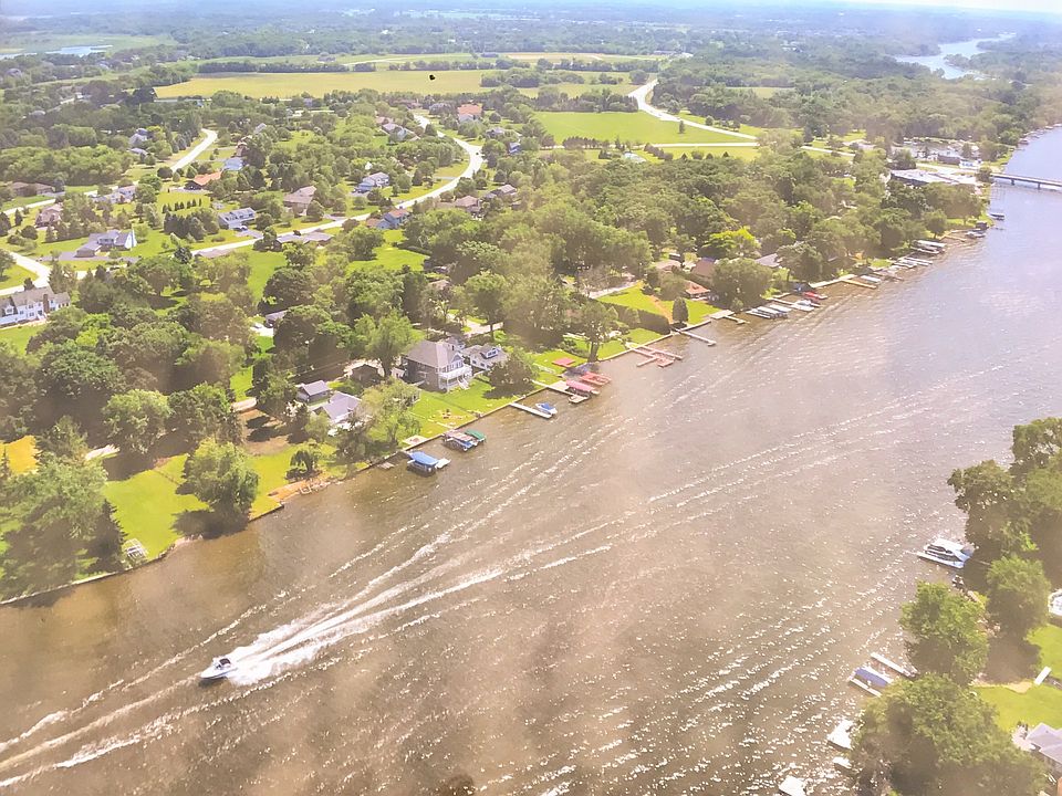 2nd image of 1808 River Terrace Dr