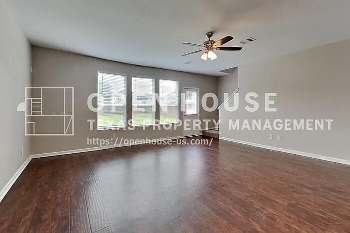 4 bed, 2.5 bath, 2382 sqft, $2,125 — Photo 3