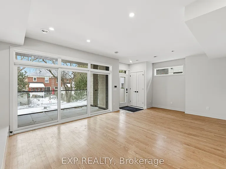 512 Roosevelt Ave #B — Photo 9