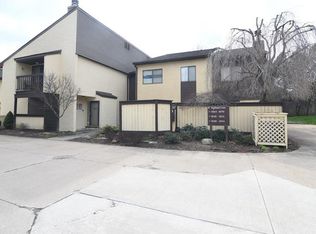 1068 Hampton Ridge Dr, Akron, OH 44313