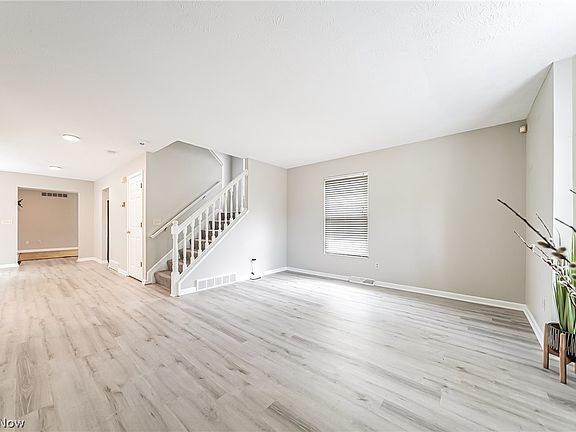5th image of 9854 Kingsbury Blvd