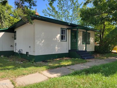 624 4th Ave NW, Jamestown, ND, 58401