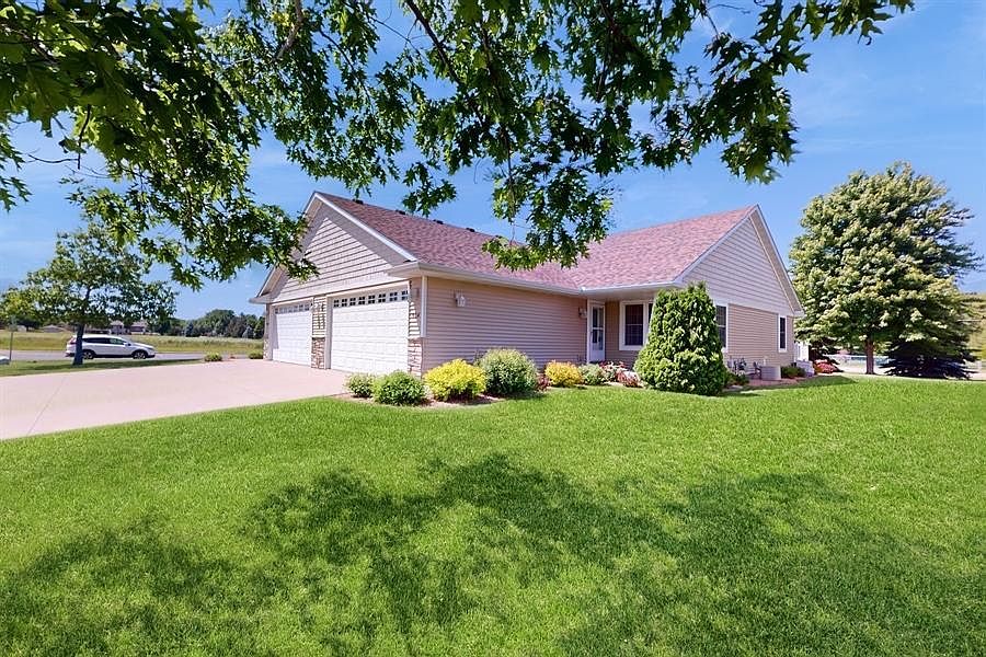 1st image of 504 Oak Village Ct
