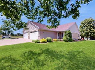 504 Oak Village Ct, Belle Plaine, MN 56011