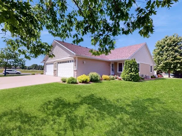 504 Oak Village Ct, Belle Plaine, MN 56011