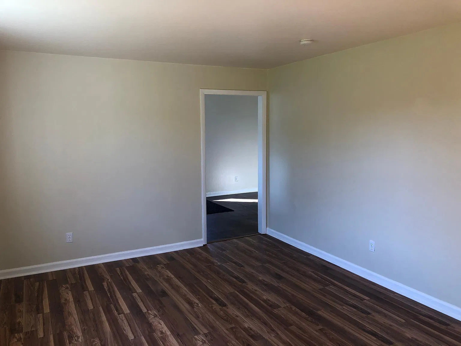 3 bed, 1.5 bath, 1125 sqft, $1,650 — Photo 2