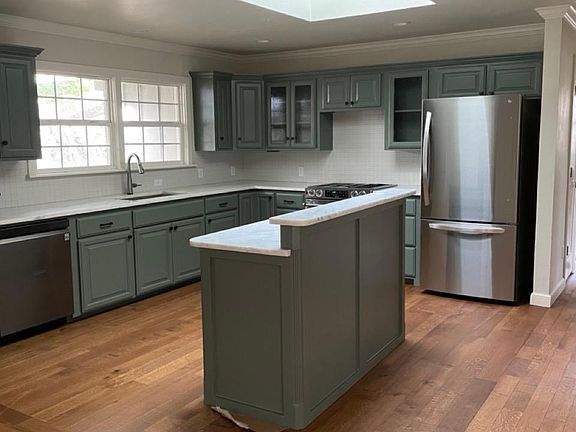 3rd image of 2612 Carlton Way