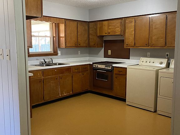 2nd image of 1508 Heathcliff Dr