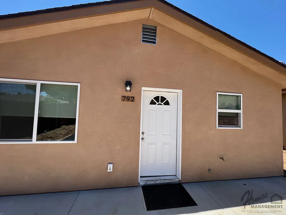 790-792 N Alda Dr