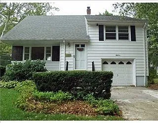 55 Hollywood Ave photo 1