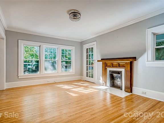 2nd image of 608 S Lee St