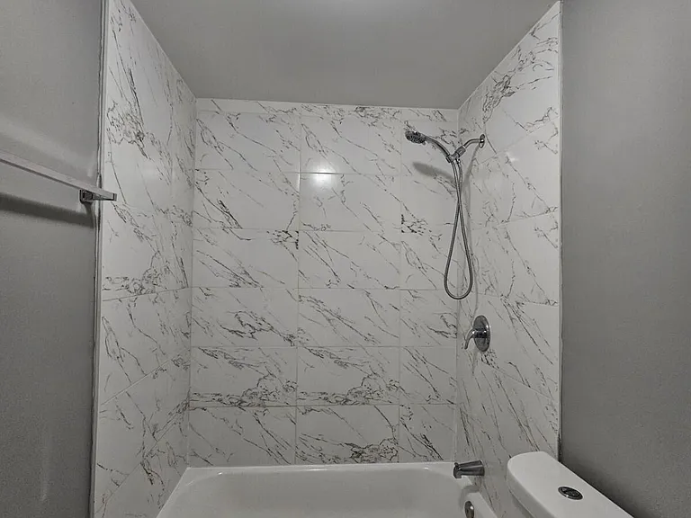 933 W 7th St #A — Photo 12