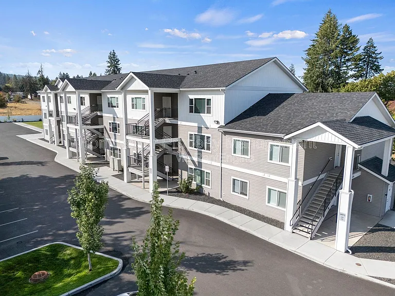 4th Ave Apartments — Photo 8