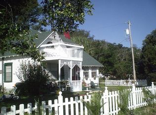 250 1st St, Geneva, FL 32732