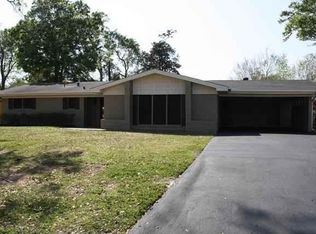 1555 Longfellow Dr, Beaumont, TX 77706