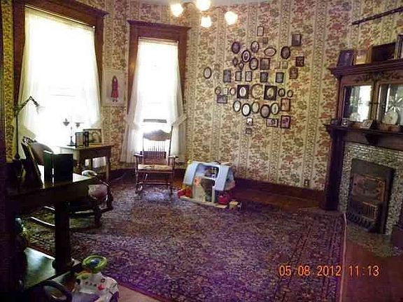 4th image of 9515 W Arch St