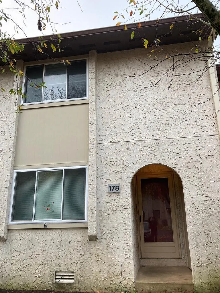 178 Thoreau Dr photo 1