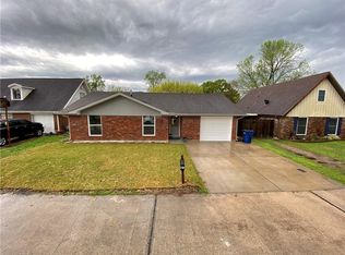 103 Peter Ln, Saint Rose, LA 70087