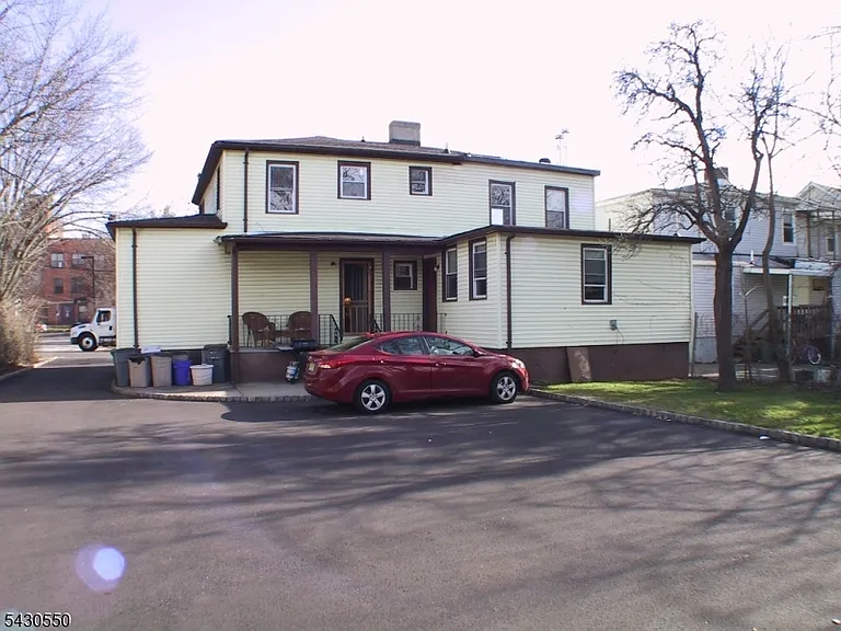 14 New St #2A — Photo 3