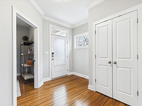 3rd image of 811 Michigan St