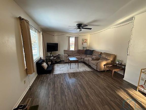 3rd image of 121 W Clark St