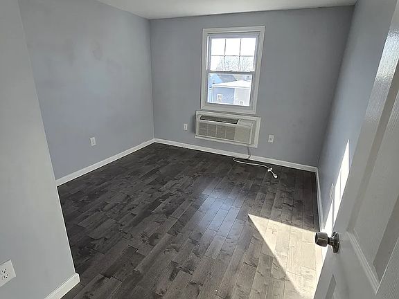 2nd image of 76-78 Winthrop St #6D