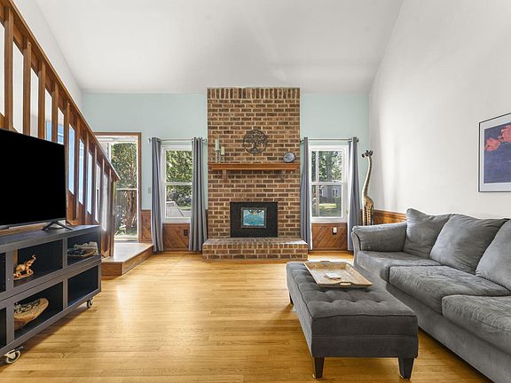 3rd image of 651 Semaht St