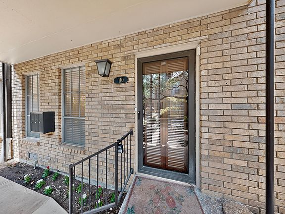 4th image of 4312 Bellaire Dr S APT 110E